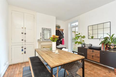 15 Mill Road, Rochester, ME2 3BS