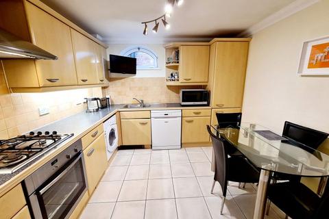 2 bedroom flat for sale, Overslea Lodge, Leatherhead KT22