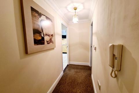 2 bedroom flat for sale, Overslea Lodge, Leatherhead KT22