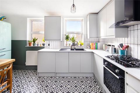 14 Walton Close, London, E5 0BZ