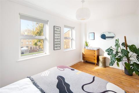 14 Walton Close, London, E5 0BZ