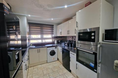 3 bedroom flat for sale, Chatham Street, London