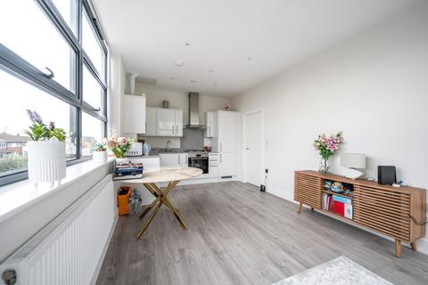 1 bedroom apartment for sale, Heron Drive, Slough, Berkshire