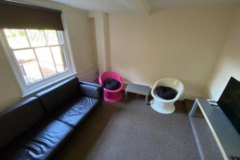 3 bedroom apartment to rent, St. Dunstans Street, Canterbury CT2