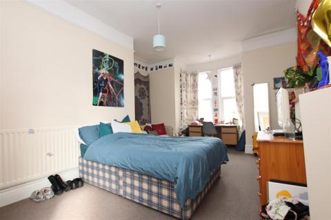 5 bedroom flat to rent, 63 Combe Park, Bath BA1