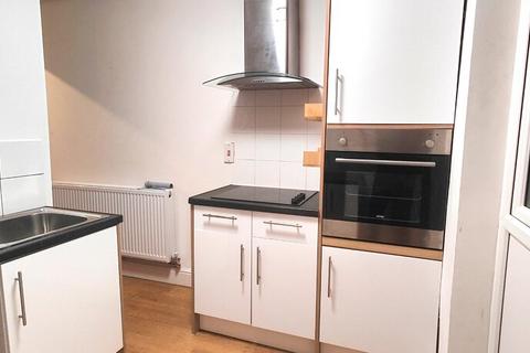 2 bedroom flat to rent, Wellington Street, Kettering