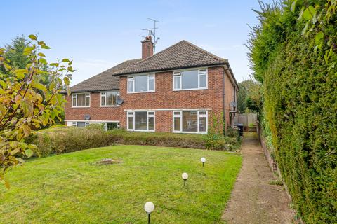 8 Minchin Close, Leatherhead, KT22 8BH