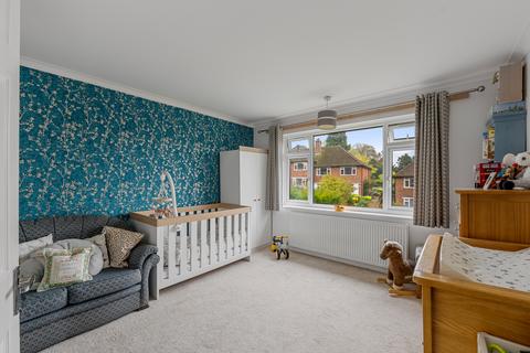 8 Minchin Close, Leatherhead, KT22 8BH