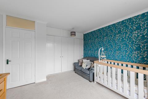 8 Minchin Close, Leatherhead, KT22 8BH