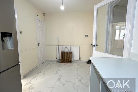 3 bedroom terraced house to rent, St. Edmunds Road, London N9