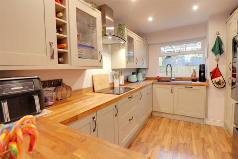 4 bedroom end of terrace house for sale, Queens Avenue, Ilfracombe, Devon, EX34