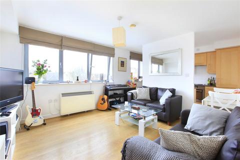 2 bedroom flat to rent, Wallace Court, London SW17