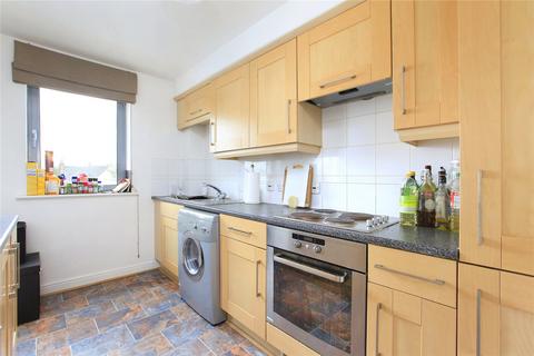 2 bedroom flat to rent, Wallace Court, London SW17