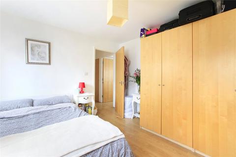 2 bedroom flat to rent, Wallace Court, London SW17