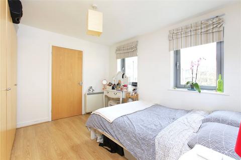 2 bedroom flat to rent, Wallace Court, London SW17