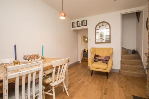 6 Grove Footpath, Surbiton, KT5 8AT