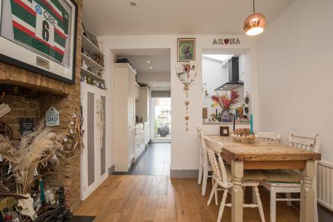 6 Grove Footpath, Surbiton, KT5 8AT