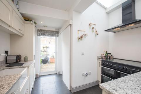 6 Grove Footpath, Surbiton, KT5 8AT