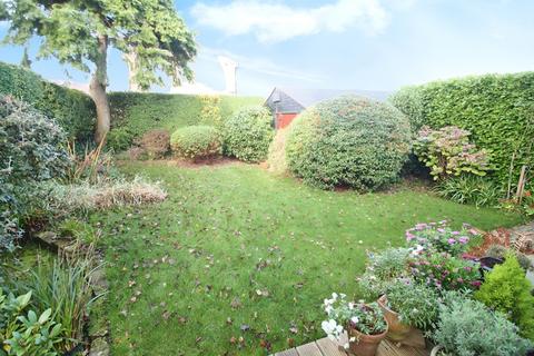 3 bedroom detached house for sale, Longley Road, Almondbury, West Yorkshire HD5