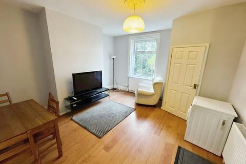 3 bedroom terraced house to rent, Wood Terrace, West Yorkshire HD4