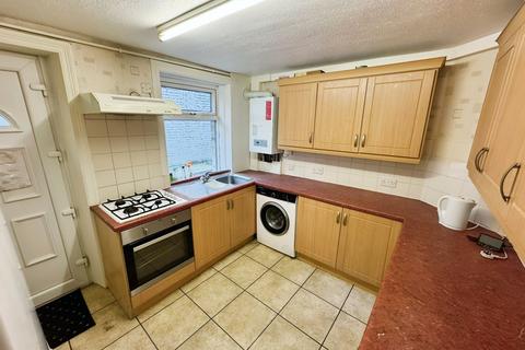 3 bedroom terraced house to rent, Wood Terrace, West Yorkshire HD4