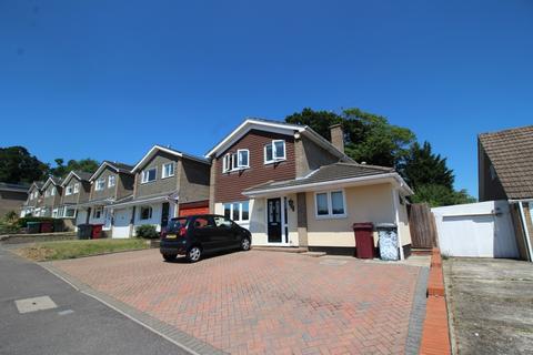 3 bedroom detached house to rent, Broomfield Road, Reading RG30