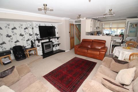 3 bedroom detached house to rent, Broomfield Road, Reading RG30