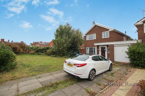 4 bedroom detached house for sale, Vincent Close, Denbighshire LL18