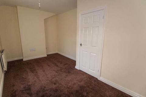 3 bedroom semi-detached house to rent, Edge Street, Merseyside WA9