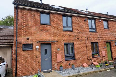 2 bedroom end of terrace house to rent, Trinity Way, Kent ME15