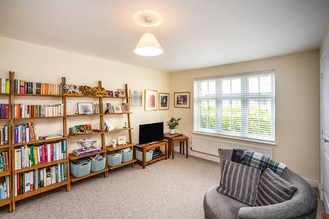50 Lakeside Avenue, Faversham, ME13 7FE