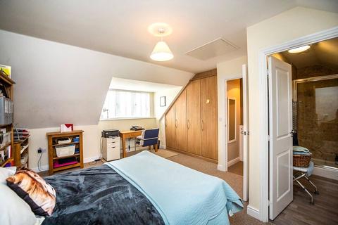 50 Lakeside Avenue, Faversham, ME13 7FE