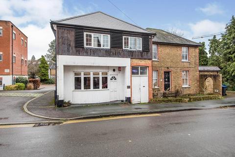Harvest Road, Egham TW20