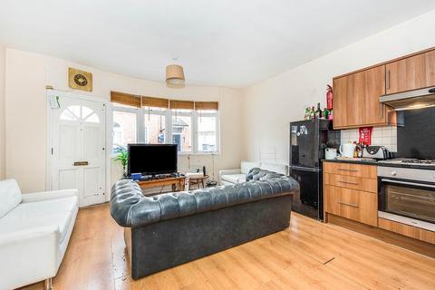5 bedroom semi-detached house to rent, Harvest Road, Egham TW20