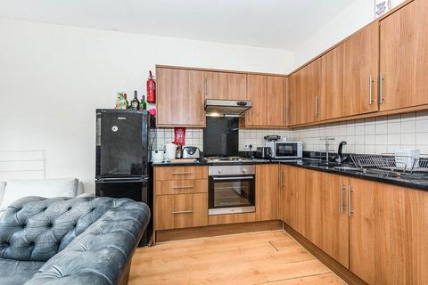 5 bedroom semi-detached house to rent, Harvest Road, Egham TW20