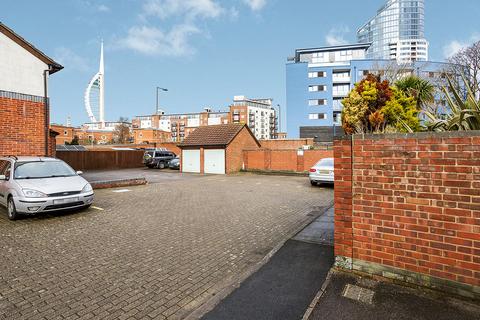 2 bedroom flat to rent, Beehive Walk, Portsmouth PO1