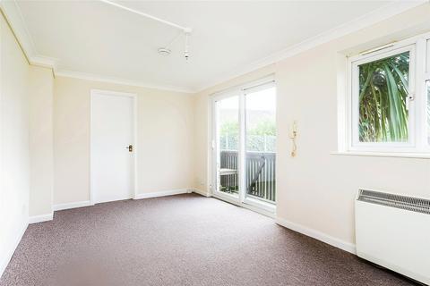 1 bedroom flat for sale, Crombie Close, Hampshire PO8