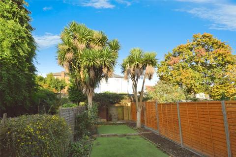 3 bedroom terraced house to rent, Hounslow Gardens, Hounslow TW3