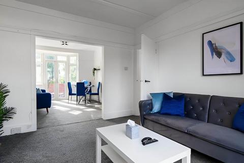 undefined, NW4 Selborne Gdns 15