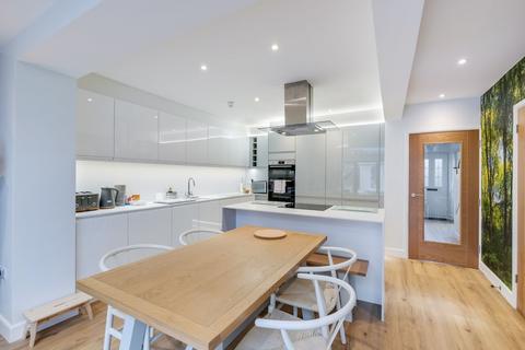 6 bedroom semi-detached house to rent, SL0 Church Rd 254
