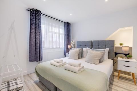 6 bedroom semi-detached house to rent, SL0 Church Rd 254