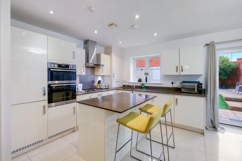 6 bedroom semi-detached house to rent, SL3 Foxherne 18