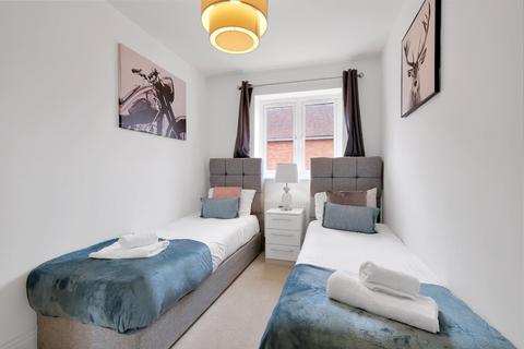 6 bedroom semi-detached house to rent, SL3 Foxherne 18