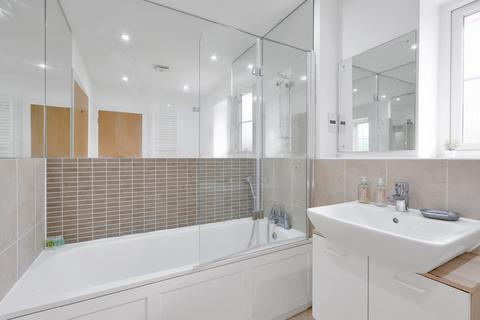 6 bedroom semi-detached house to rent, SL3 Foxherne 18