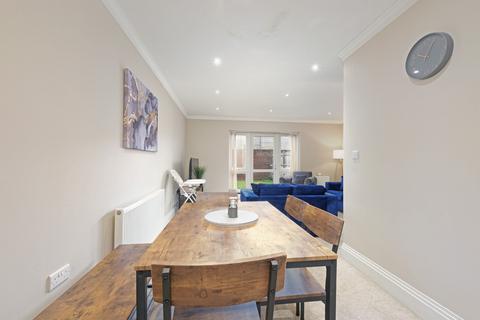 undefined, SL Reet Gdns 34