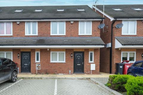 4 bedroom detached house to rent, SL Reet Gdns 38