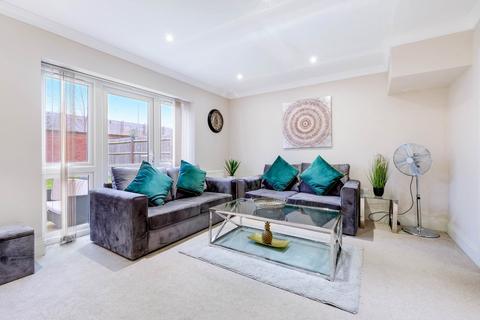 4 bedroom detached house to rent, SL Reet Gdns 38