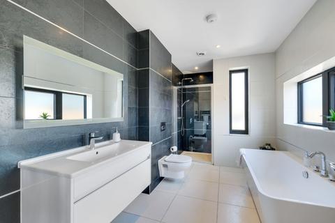 2 bedroom apartment to rent, TW8 Concord Hse 13