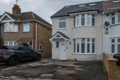 6 bedroom detached house to rent, TW4 Chaucer Ave 91