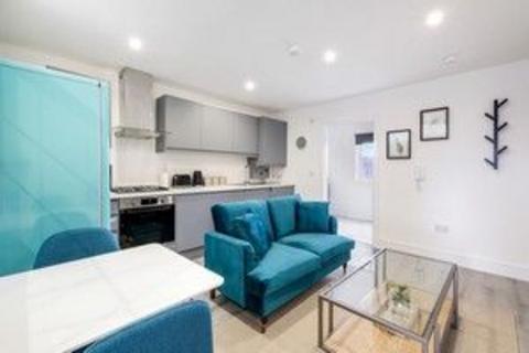 1 bedroom apartment to rent, UB7 Fairfield Rd 29-5